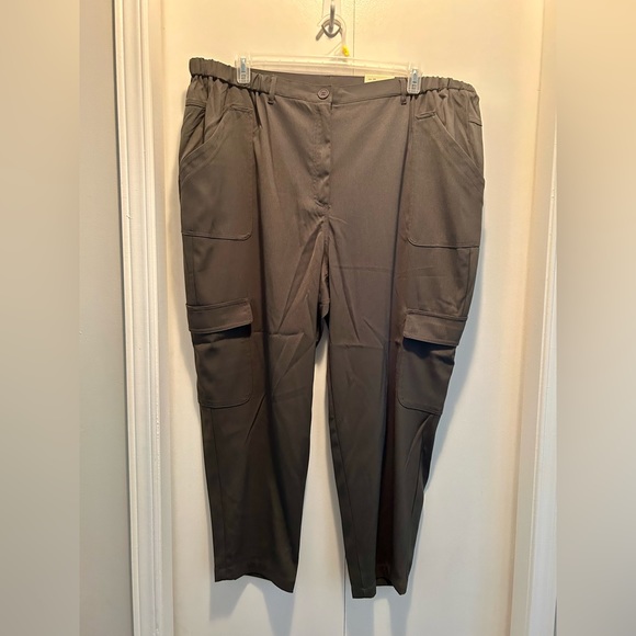Max Studio Cargo Pants - Picture 2 of 8
